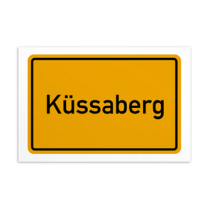 Ein gelbes Schild mit der Aufschrift Küssaberg-Postkarte.