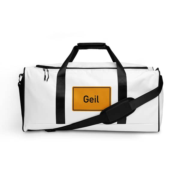 Eine Reisetasche mit der Aufschrift „Geil Reisetasche“ an prominenter Stelle.