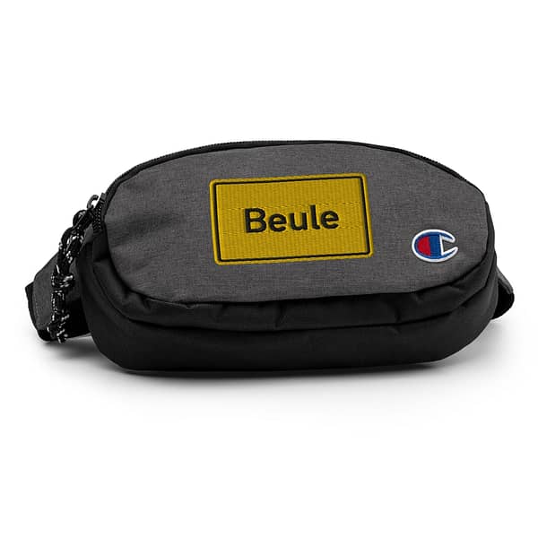 Schwarze Champion-Bauchtasche mit prominenter Aufschrift „Beule“.