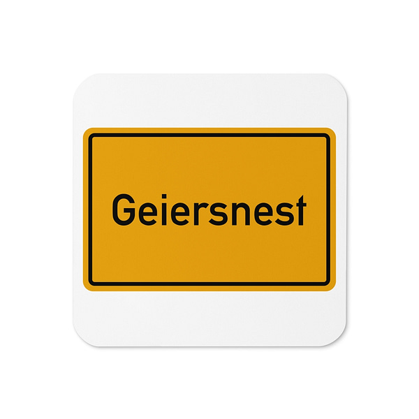 Ein Schild mit der Aufschrift „Geiersnest Korkuntersetzer“ in Gelb und Schwarz.