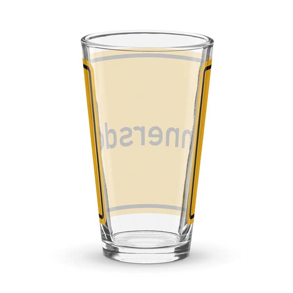 Ein Gönnersdorf Pint-Glas mit der Gravur „Indred“.