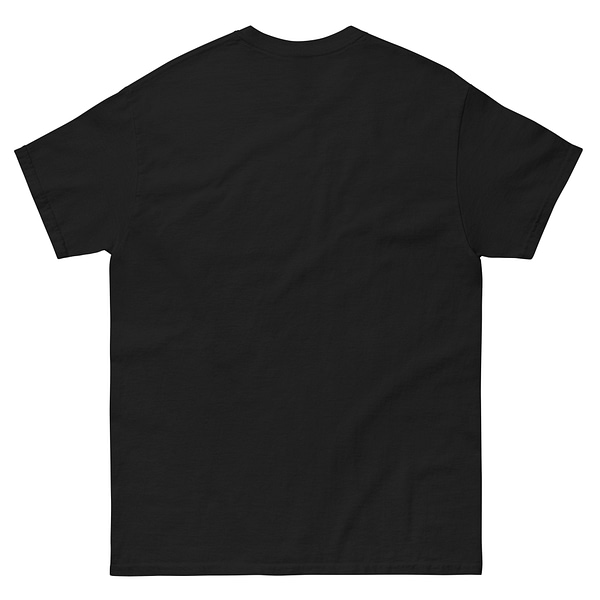 Die Rückseite eines schwarzen Klassisches Herren-T-Shirts auf weißem Hintergrund.