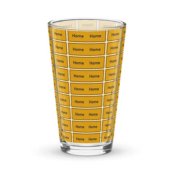 Ein Pint-Glas mit gelbem Etikett.